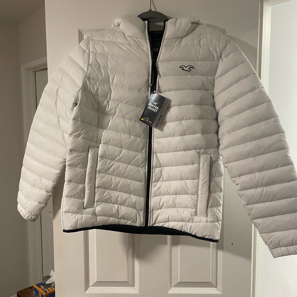 NWT Hollister White Puffer Jacket Size M